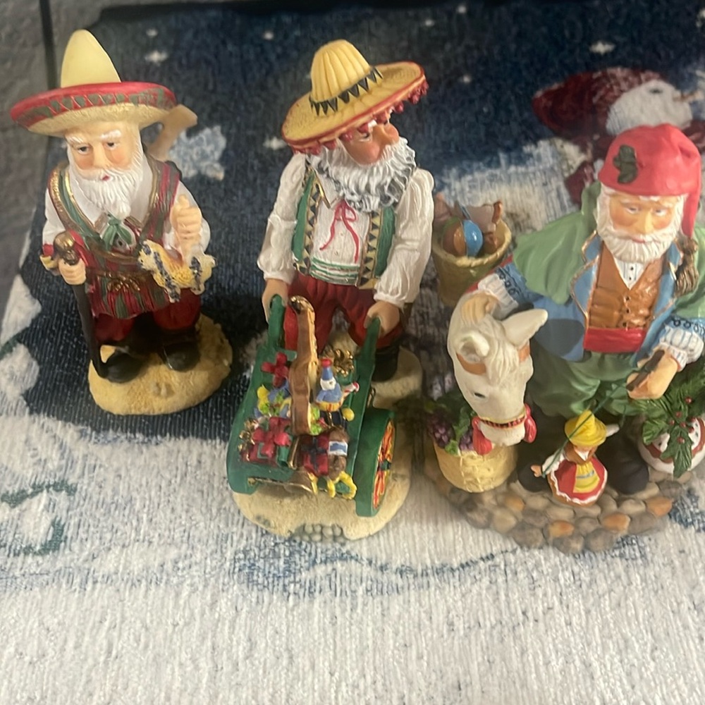 Holiday figures a set of 3